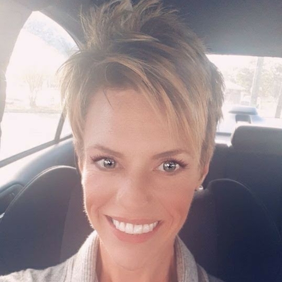 Meet your Posher, Lauren - Picture 2 of 3